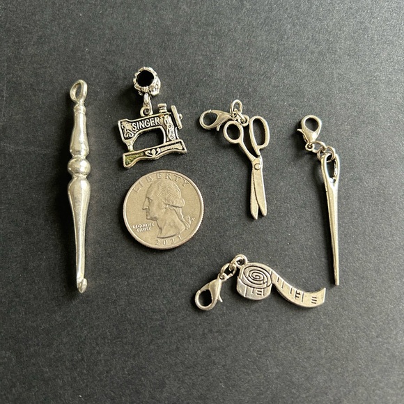 Set of 5 sewing themed silver charms - Picture 2 of 6
